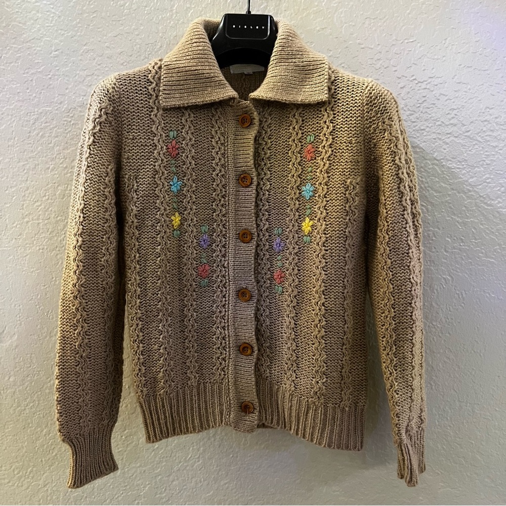 Vintage 1950s Tan cardigan with Floral Embroidery